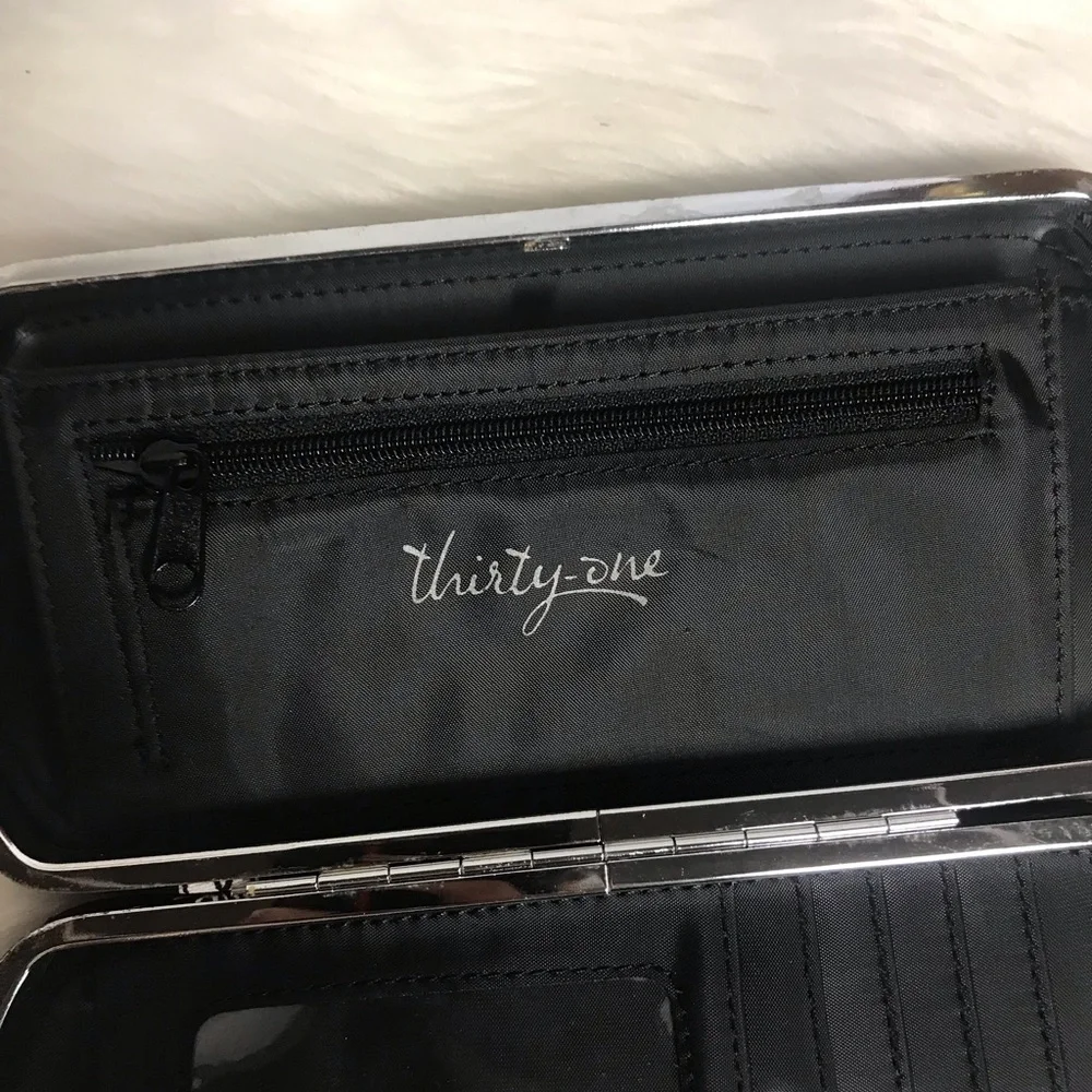 thirty-one Black and White Paisley Wallet